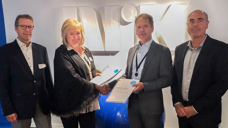 Både Eurest og NRK gleder seg til oppstart 1.januar 2019. Fra Venstre: Erik Mowinckel og Nina Bruun Taule fra Compass Group, og Ole Kjærsgaard og Andreas Norvik fra NRK. Foto: Lars Haatveit Jenssen