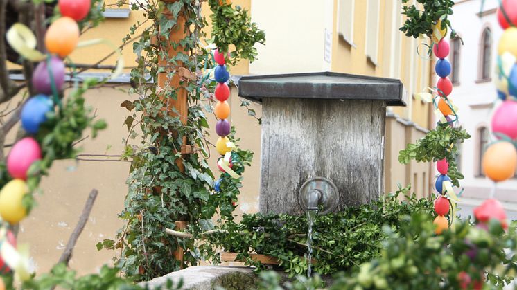 Vielerorts sind wunderschön geschmückte Osterbrunnen zu sehen, wie z.B. hier in Zwönitz