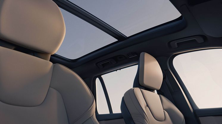 New_Volvo_XC90_Interiors.jpg