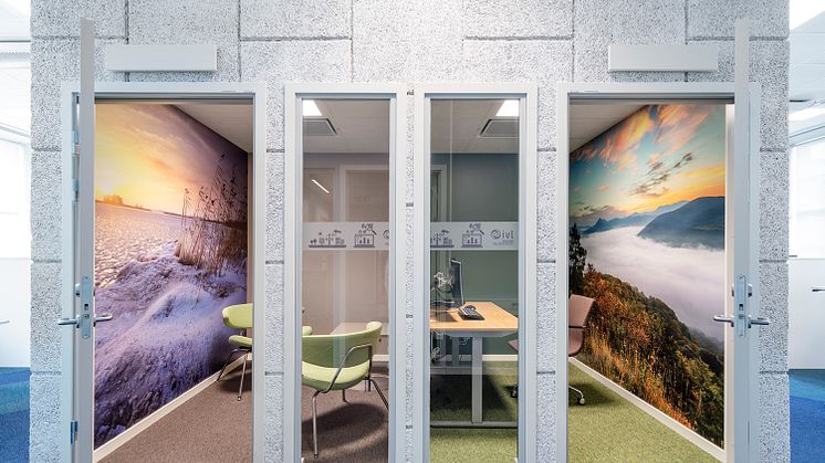 Kontor med återbrukade byggvaror och möbler. Foto: IVL Svenska Miljöinstitutet
