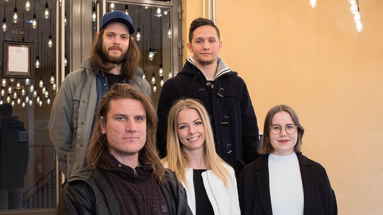 Övre raden fr. vänster: Mattias Edborg, Mirza Tule. Nedre raden fr. vänster: Alfred Emanuelsson Vretander, Vendela Hansson, Clara Karlin. 