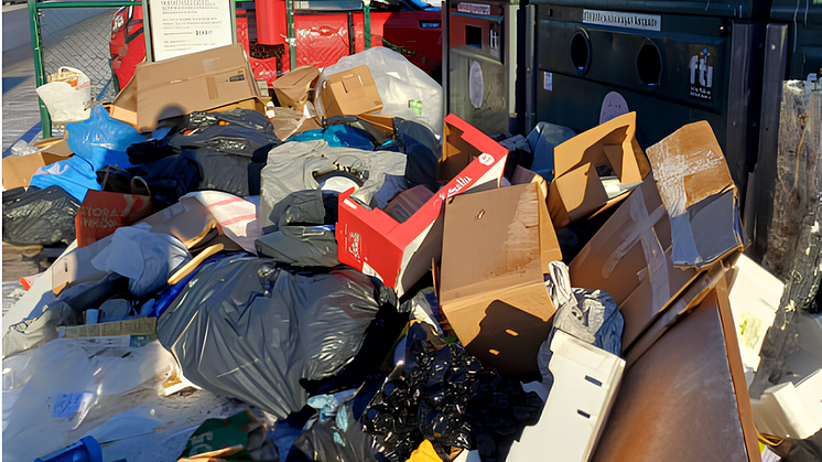 Dumpning och nedskräpning är tyvärr vanligt förekommande på flera av återvinningsstationerna i Burlövs kommun och Malmö stad. 