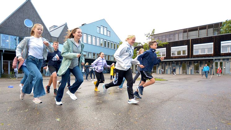 Tildelingen til prosjektet Liv og Røre, i regi av Vestfold og Telemark fylkeskommune, ble markert på Vestsiden skole i Porsgrunn, hvor Liv og røre har vært en del av skolehverdagen til elever og lærere i flere år. (Foto: Kristine Mellefoss)