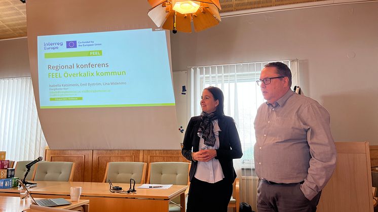 Isabella Katsimenis, projektledare på Energikontor Norr, Niklas Hökfors, kommunalråd Överkalix kommun