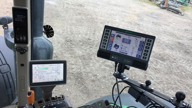 SpreadMaster 8500 is an ISOBUS compatible system that can handle application maps as well as volumetric, static and dynamic weighing.