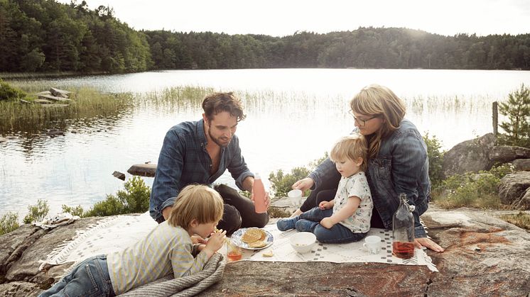 Mysig picknick vid Svinsjön i Äskhults by.