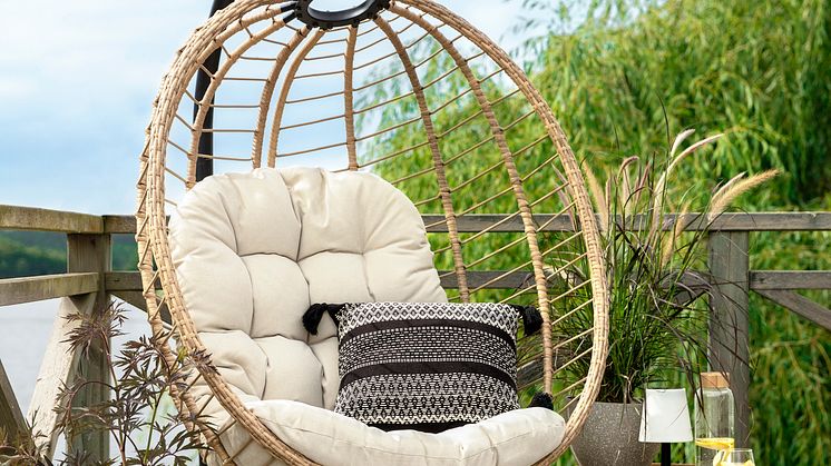 Rusta_2023_S2_Hanging_chair_Sorrento_beige-1-I