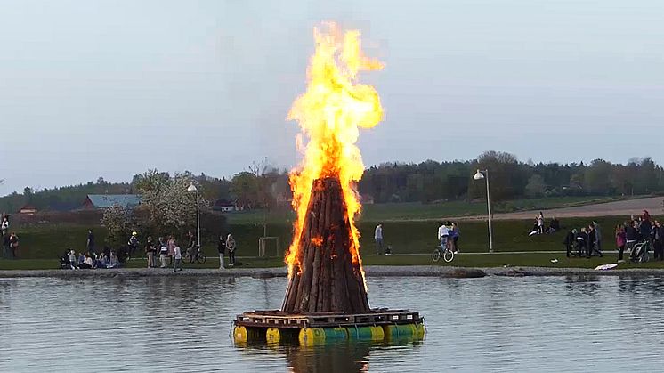Valborg_eld_parksjön