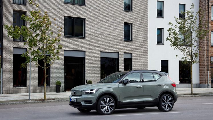 Volvo_XC40_Recharge in_Sage_Green
