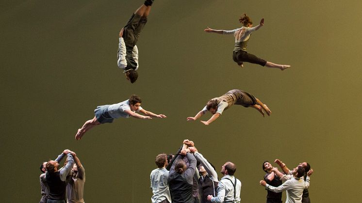 Compagnie XY / Il n´est pas encore minuit... (It´s not yet Midnight...)