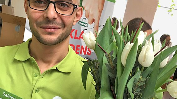 I Helsingborgshems integrationsarbete för medarbetare ingår bland annat projektet Helsingborg Vill. Här ser vi Saleem som fick möjlighet att jobba med Helsingborgshems monter vid Agoradagen.