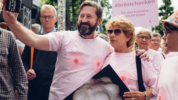 Männen engagerar sig i kvinnors Rätt till bröst