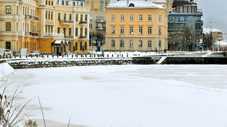Vinter och kyla i kombination med lov innebär också fler ungdomar på stan och i köpcentra. De flesta har en trevlig stund med goda vänner men vi upplever också mer stök i centrum under loven.