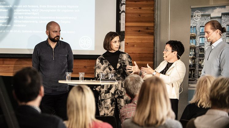 Tommy Eklöf, hållbarhetsansvarig, Länsförsäkringar Östgöta, Nadine Ghawi, projektledare MUCF, Eva Nordström, vd SKB och Johan Hvenmark, docent och forskare, Ersta Sköndal Bräcke Högskola, på SKBs seminarium i Almedalen. Foto: Johan Lindskog