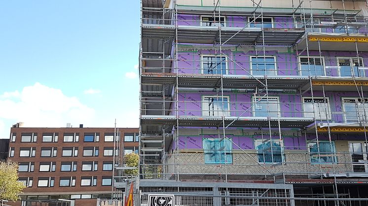 Längs Vildgåsvägen byggs just nu 80 av de 1 138 bostäder som hittills i år påbörjats i Lunds kommun. Här är det Skanska som förtätar området med 80 bostadsrätter.
