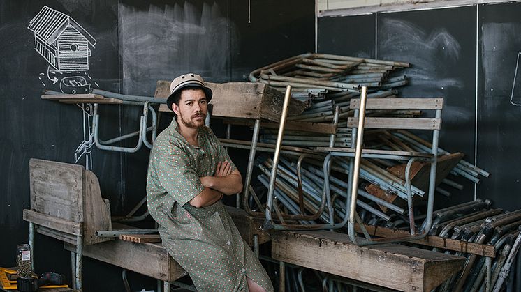 Konstnären Kemang Wa Lehulere i sin studio i Kapstaden. Foto: DNA Photographers.