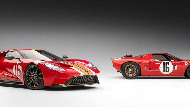 2022 Ford GT Alan Mann Heritage Edition_09_1966 Ford AM GT-1 prototype