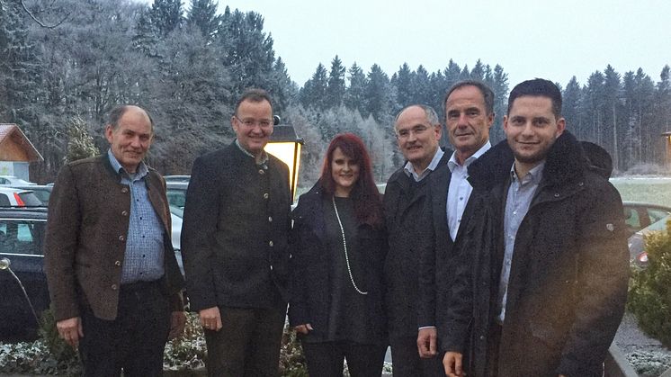 Bayerisches Glasfaser-Gipfeltreffen: Ernst Eberherr (Bürgermeister Egmating), Eugen Gillhuber  (Bgm. Moosach), Veronika Kriese (Deutsche Glasfaser), Josef Oswald (Bgm. Glonn), Andreas Lutz (Bgm. Oberpframmern), Benjamin Ogles (Deutsche Glasfaser)