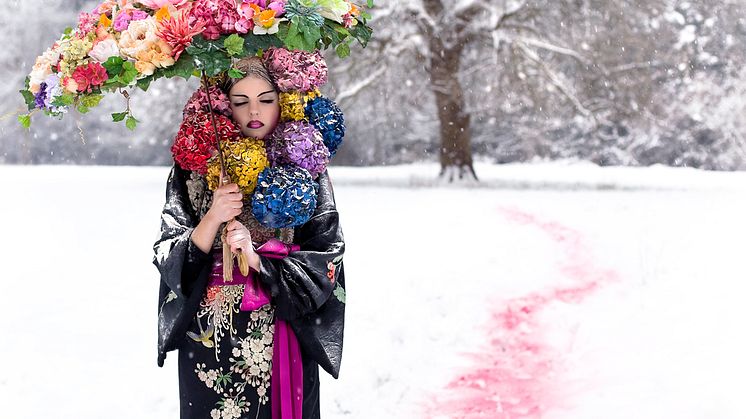 Läckö Kirsty Mitchell_Spirited-Away-Foto _©Kirsty_Mitchell-1.jpg