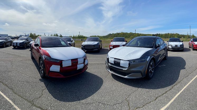 Ensimmäiset asiakkaiden tilaamat Ford Mustang Mach-E:t ovat saapuneet Suomeen