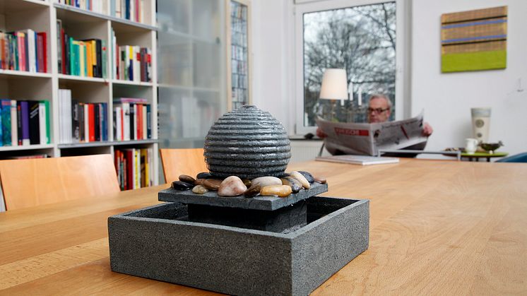 Luftbefeuchter und Zimmerbrunnen sorgfältig warten