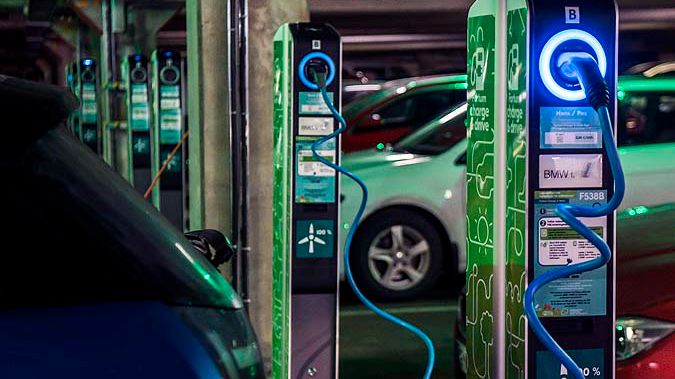 BMW ja Fortum helpottavat messuvieraiden sähköautoilua Helsingissä