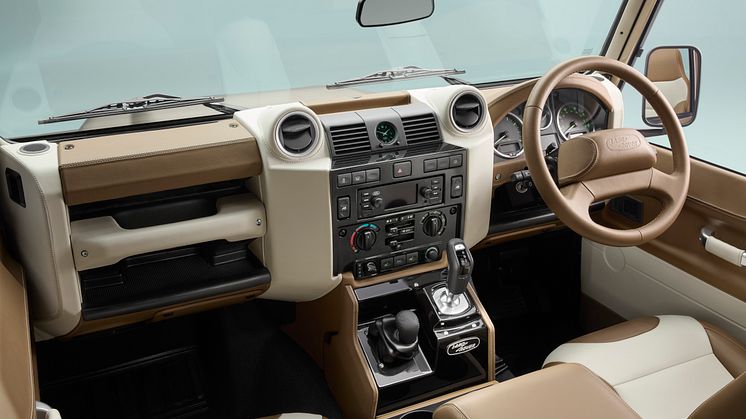 1326_SC_HP_LRCLASSIC_V8_SOFTTOP_HERO_06_Dash_v3a.jpg