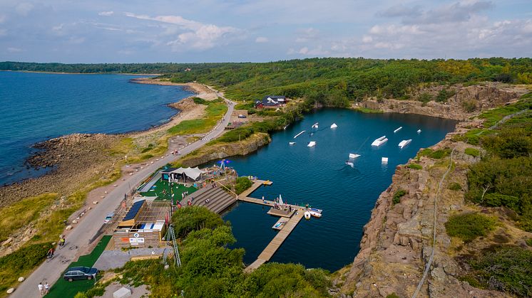 Grötvik i Halmstad har en unik stenhuggerihistoria. Idag är det ett omtyckt besöksmål för både invånare och turister. I helgen blir det familjefest! Foto: Joakim Leihed.