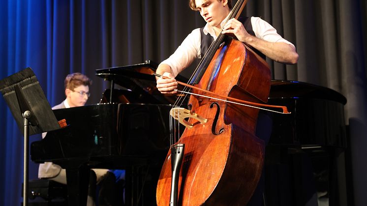 Marc-André Teruel (re.) und Mikhail Krasnenker begeisterten in der Louisenlunder Kunst- und Kulturhalle