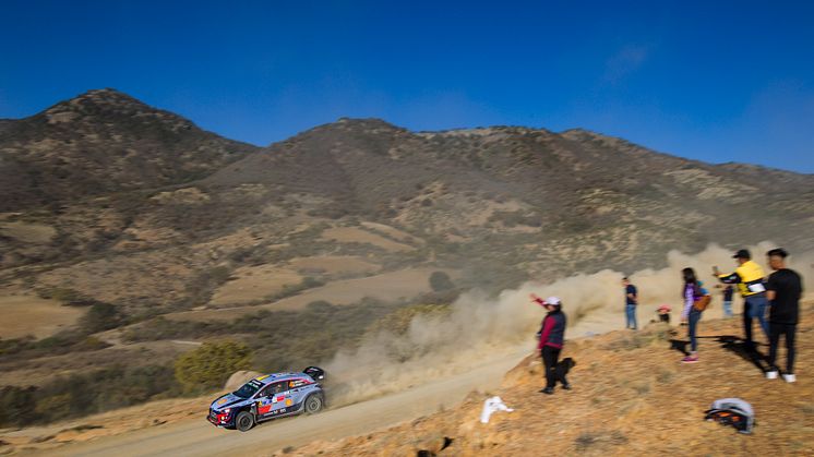 Dani Sordo på platsen för Hyundai Motorsport i Rally México.