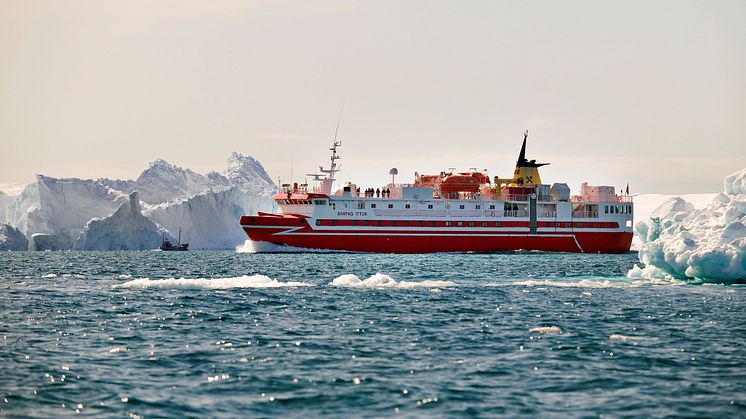 Hurtigruten Norge inngår samarbeidsavtale med Arctic Umiaq Line på Grønland for å fremme bærekraftig turisme på Grønland 
