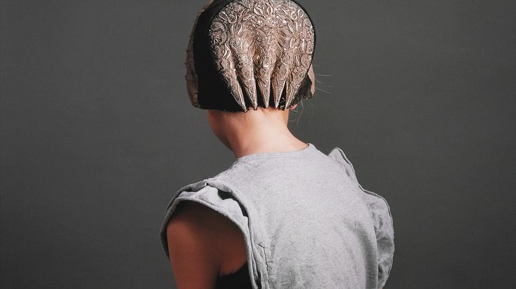 Trine Søndergaard: "Guldnakke # 2", 2012. Edition 4/5. Signed. Estimate: DKK 40,000-50,000.