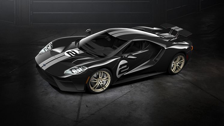 A vadonatúj, 2017-es Ford GT ’66 Heritage Edition modellváltozat a történelmi versenyautó-fényezéssel idézi fel az 1966-os Le Mans-győztes gép emlékét