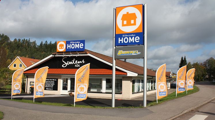 Dubbelt så stor Electrolux Home i Ullared invigdes av GeKå´s VD Boris Lennerhov och Gustav Trägårdh, Årets Kock 2010