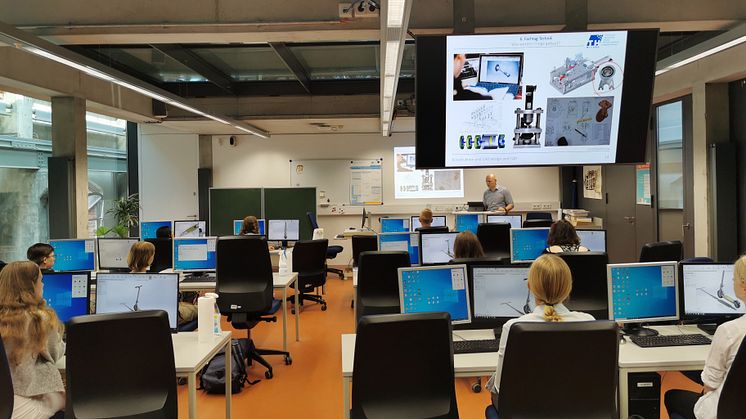 Rund 120 Schülerinnen und Schüler aus der Region nutzten das Angebot beim 6. Fachtag Technik und Naturwissenschaften an der TH Wildau. (Bilder TH Wildau)