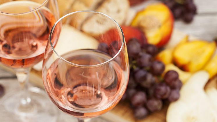 Den 19 maj släpps det ekologiska Château Vignelaure Rosé 2022 i Systembolagets Tillfälliga sortiment. Nr 9066601 · Flaska 750 ml · 13 % · Pris 179 kr. 