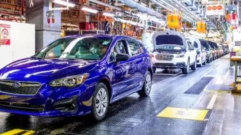 Højt opløseligt billed kan hentes via: http://www.mynewsdesk.com/se/subaru/images/foersta-imprezan-rullar-av-bandet-paa-fabriken-i-indiana-686768