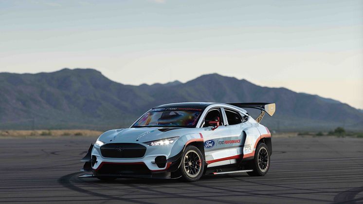 Mustang Mach-E 1400 je výsledkem tisíce hodin spolupráce mezi Ford Performance a RTR