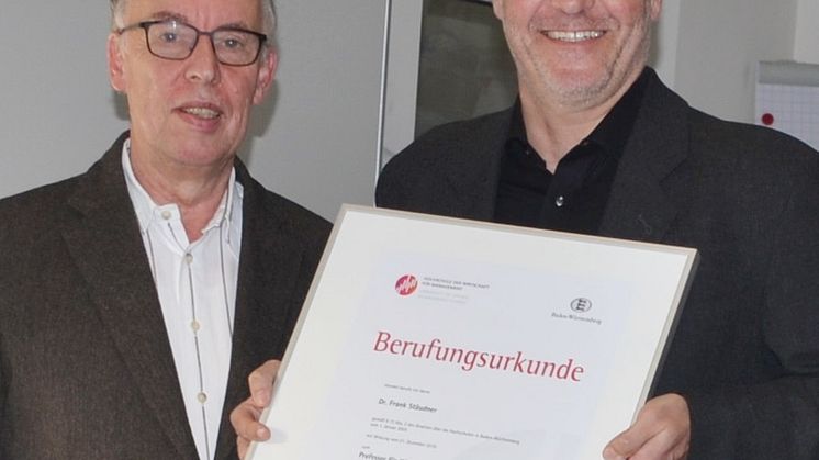 Nach dem Überreichen der Breufungsurkunde: Prof. Dr. Frank Stäudner (re.), Prof. Dr. Michael Nagy: Foto: Franz Motzko