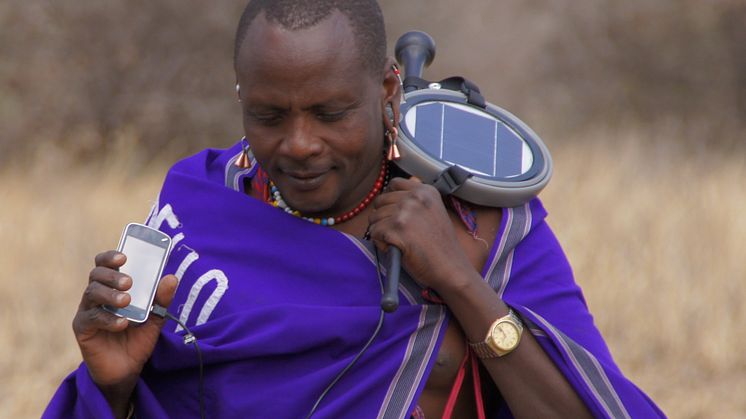 Massajer i Tanzania har testat HiNations solcellsladdare