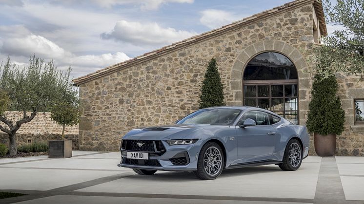 2024_FORD_MUSTANG_COUPE_01