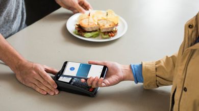 Nu kan Visa-kortholdere bruge Google Pay i Danmark