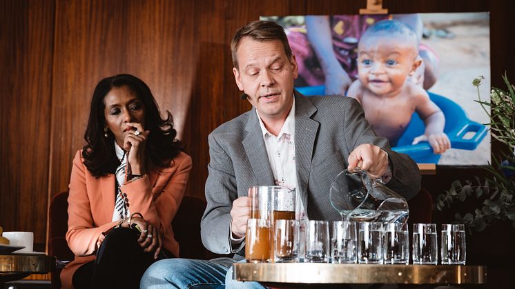 Zeniab Badawi och Ola Rosling.jpg