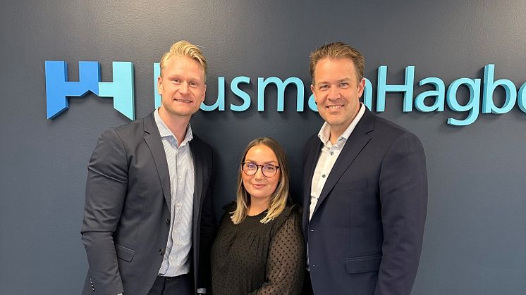 Franchisetagarna för HusmanHagberg i Linköping, fr v: Marcus Piehl, Ronja Westh och Tobias Svärd.