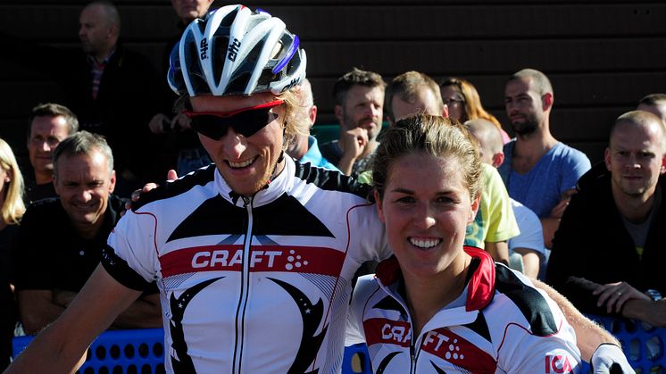 Kändisar tävlar med eliten i CykelVasasprinten