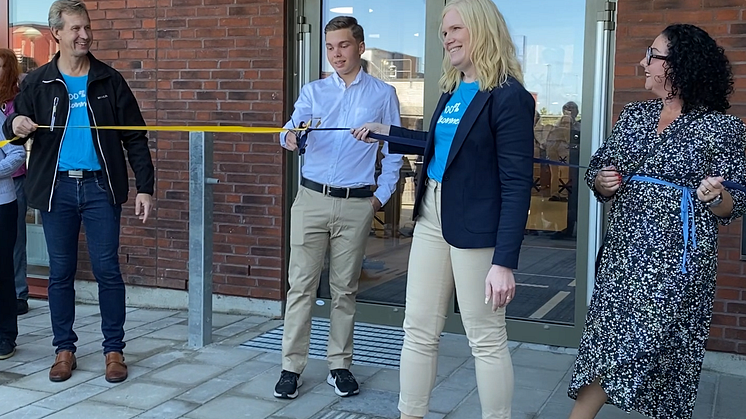 Gustaf Dahlin, elev på Tolvåkersskolan och Kulturskolan, klippte bandet tillsammans med arbetsliv- och fritidsnämndens ordförande Johan Douglies, kommunstyrelsens ordförande Annsofie Thuresson och utbildningsnämndens ordförande Sofia Lindblom. 