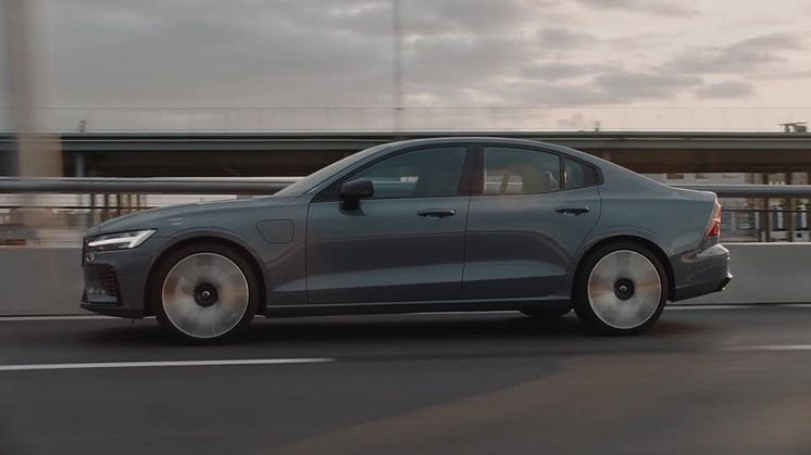 S60_Recharge_T8_Thunder_Grey.mp4