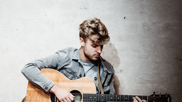 ​HYLLADE SANDRO CAVAZZA ÅKER PÅ OMFATTANDE VÅRTURNÉ