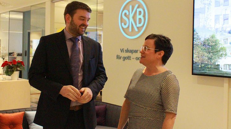 Islands välfärdsminister Ásmundur Einar Daðason och SKBs vd Eva Nordström.  Foto: SKB