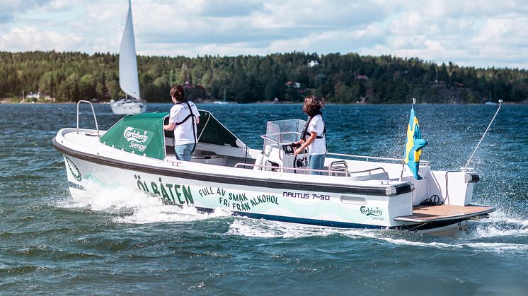 Håll utkik efter Ölbåten i sommar - Bjuder på kall alkoholfri bärs i Stockholms skärgård